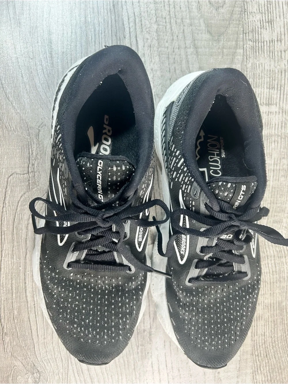 Brooks athletic running
